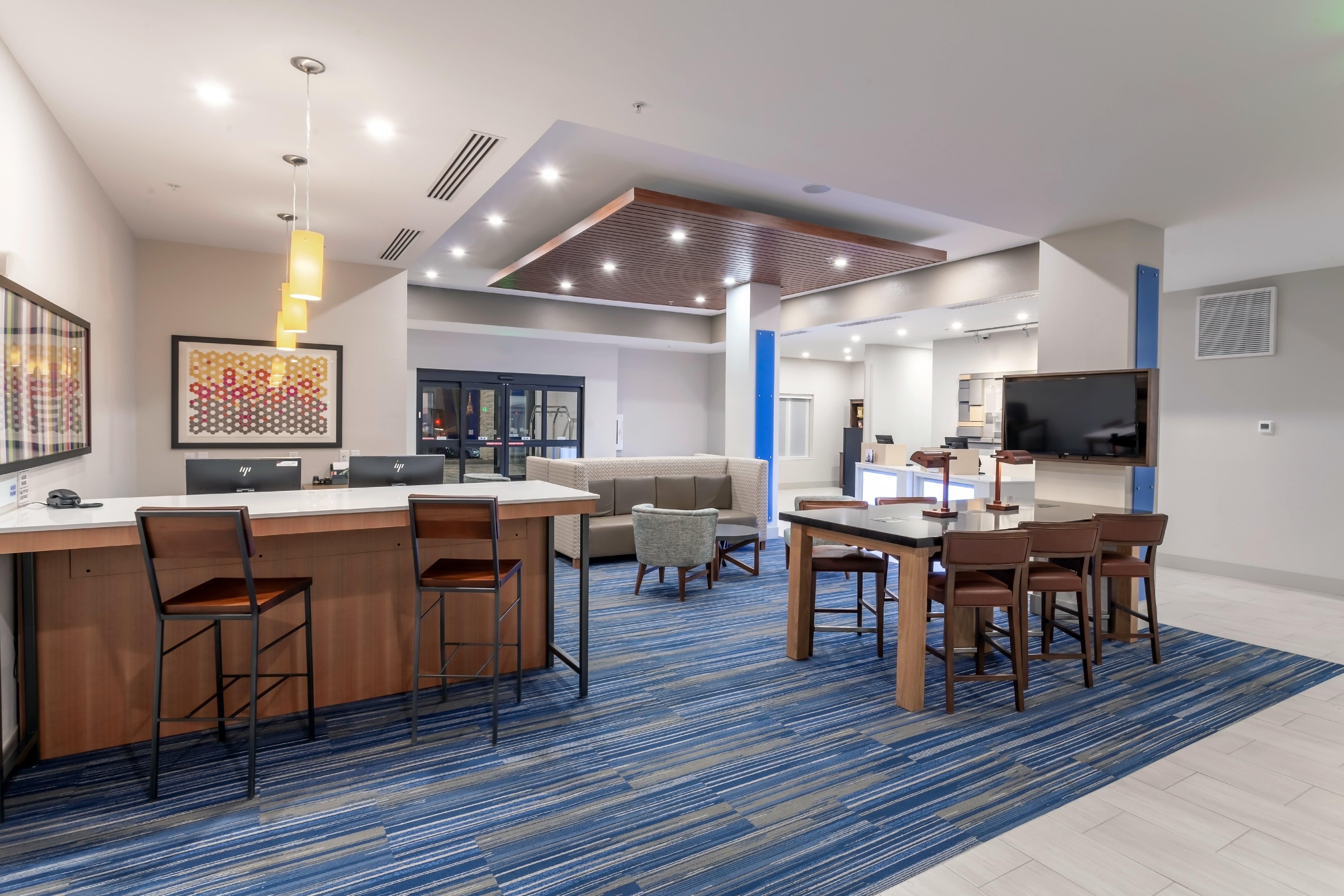 Holiday Inn Express & Suites - Columbus - Worthington, An Ihg Hotel Экстерьер фото