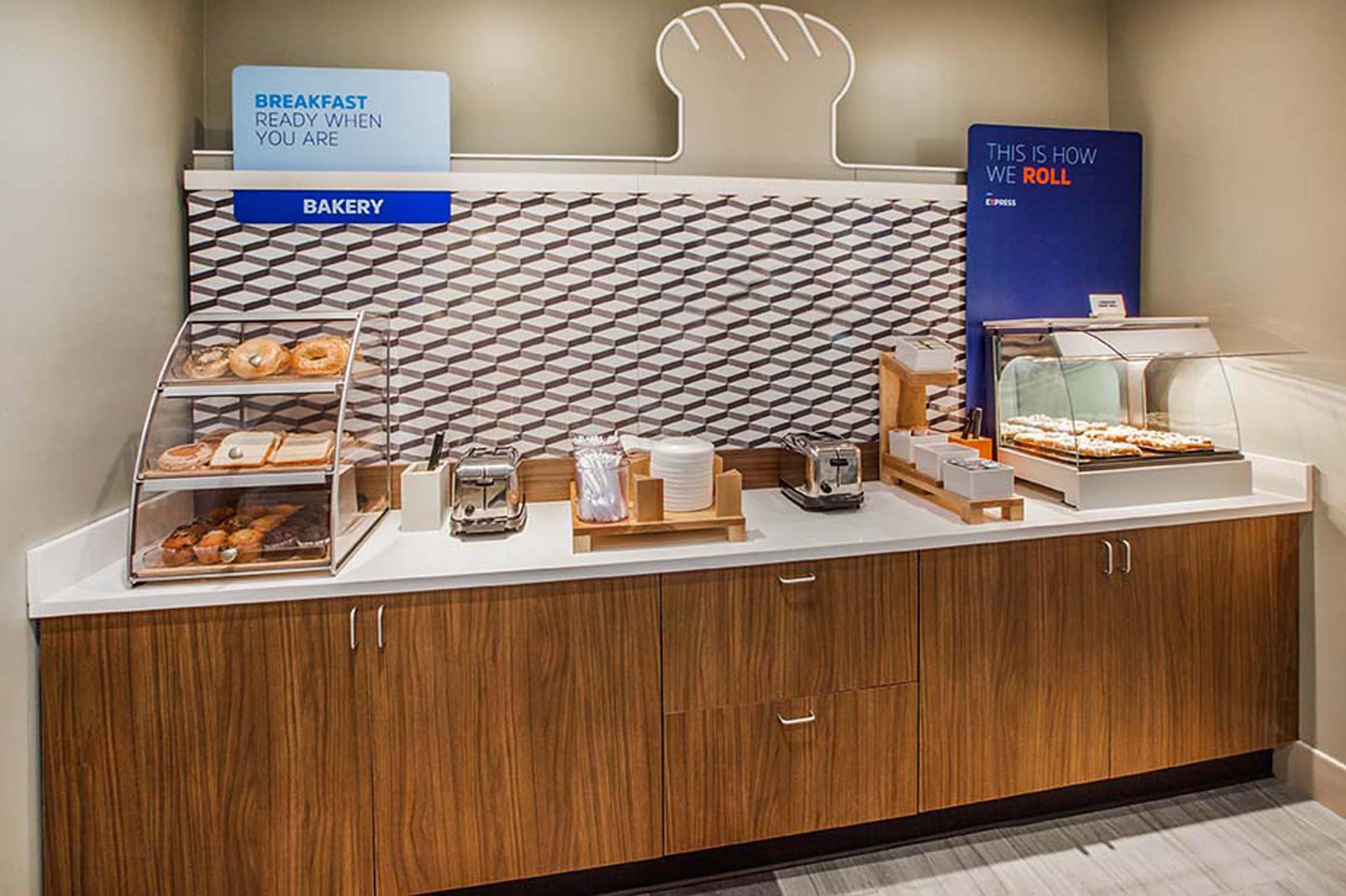 Holiday Inn Express & Suites - Columbus - Worthington By Ihg Экстерьер фото