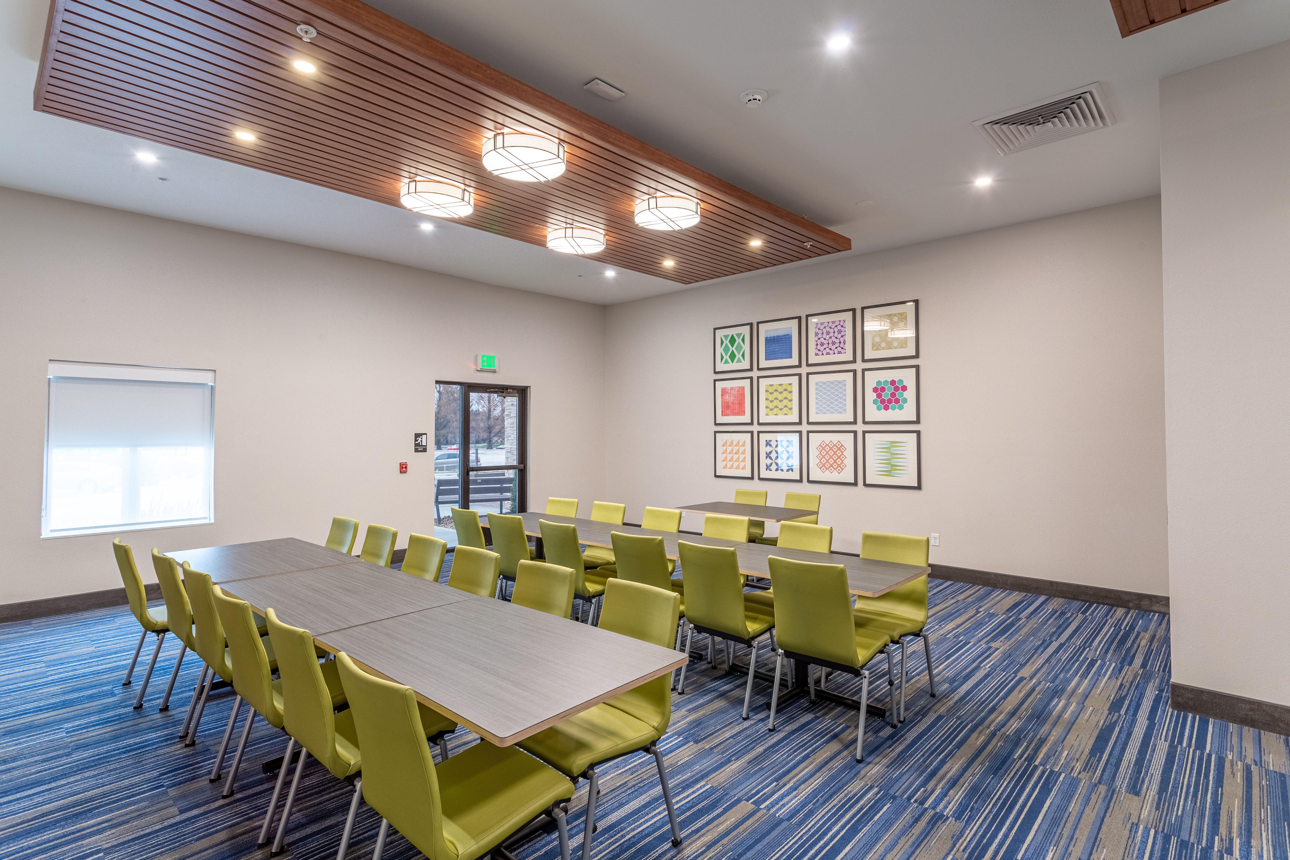 Holiday Inn Express & Suites - Columbus - Worthington By Ihg Экстерьер фото