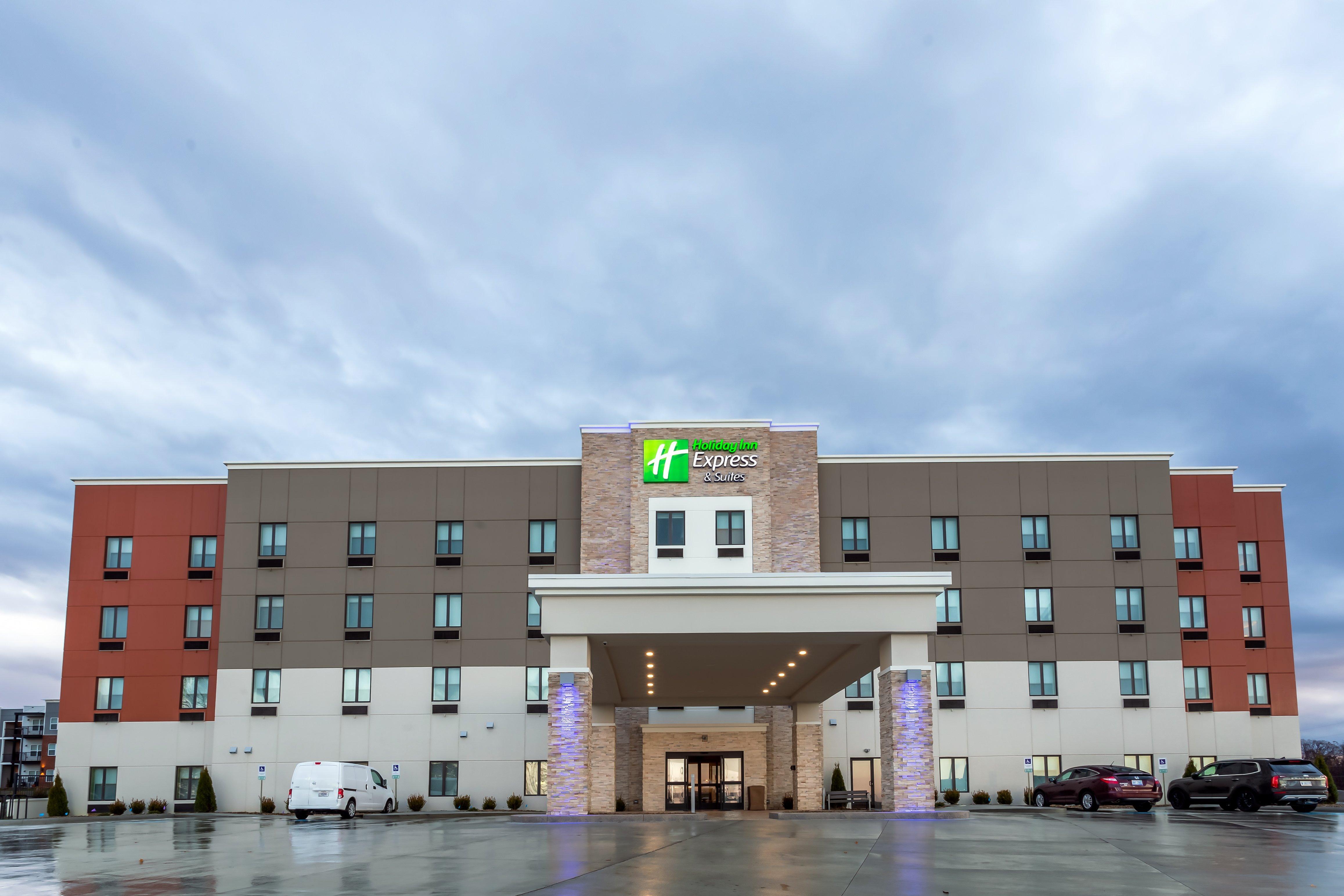 Holiday Inn Express & Suites - Columbus - Worthington By Ihg Экстерьер фото